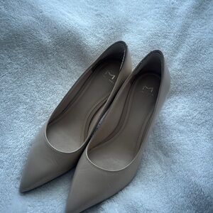 Marc Fisher- BLOCK HEEL POINTY TOE PUMP 6M